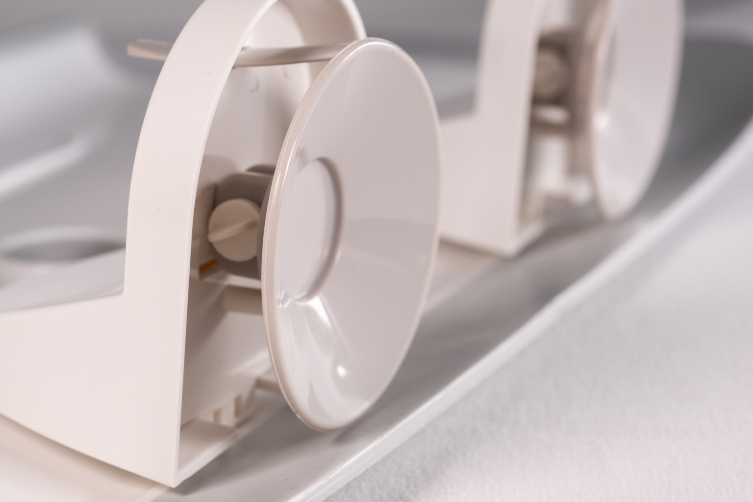 BabyDam Bathwater Barrier BabySize your bath with BabyDam